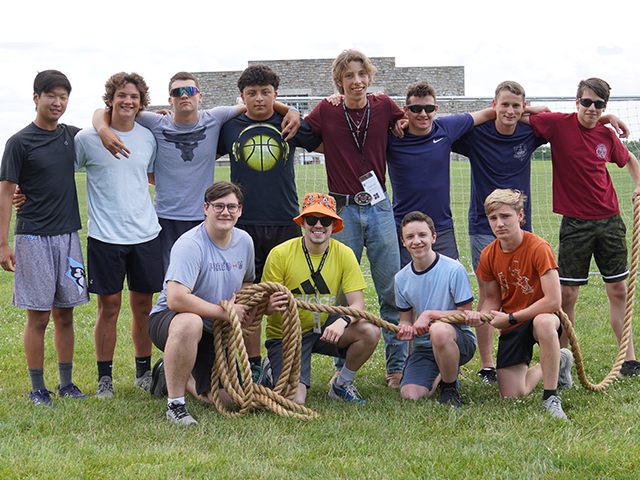 QV 23 Camp tug of war group